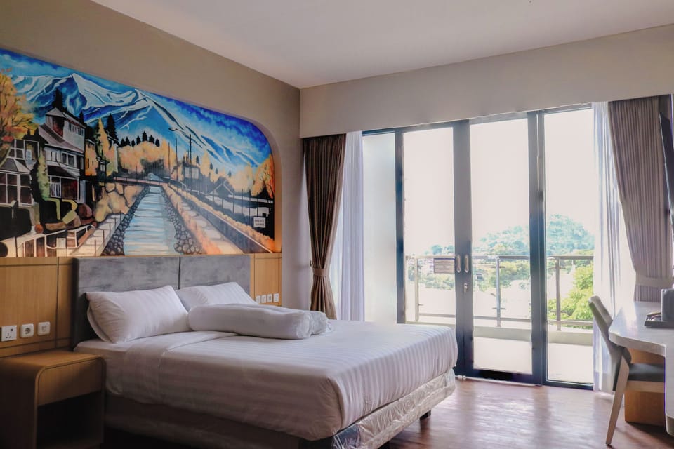 Deluxe Double Room, 1 King Bed, Balcony, Mountain View | In-room safe, free WiFi