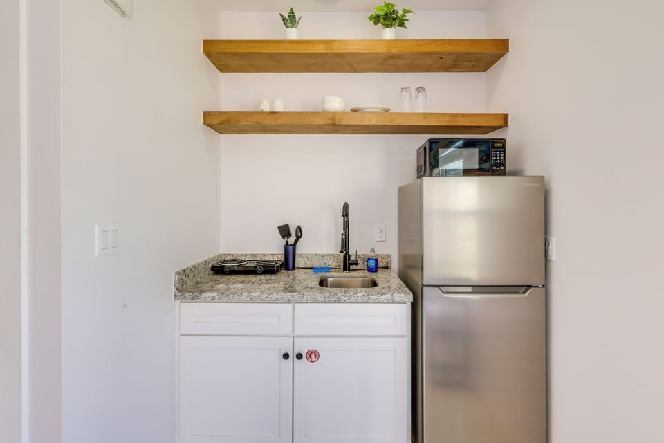 Kitchenette | Hot Plate | Toaster