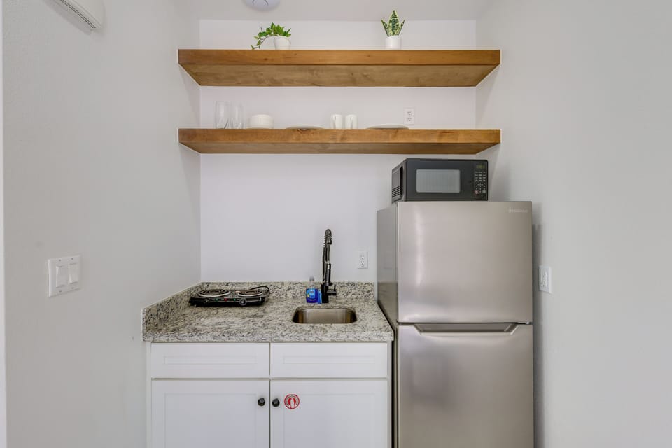 Kitchenette | Hot Plate | Toaster