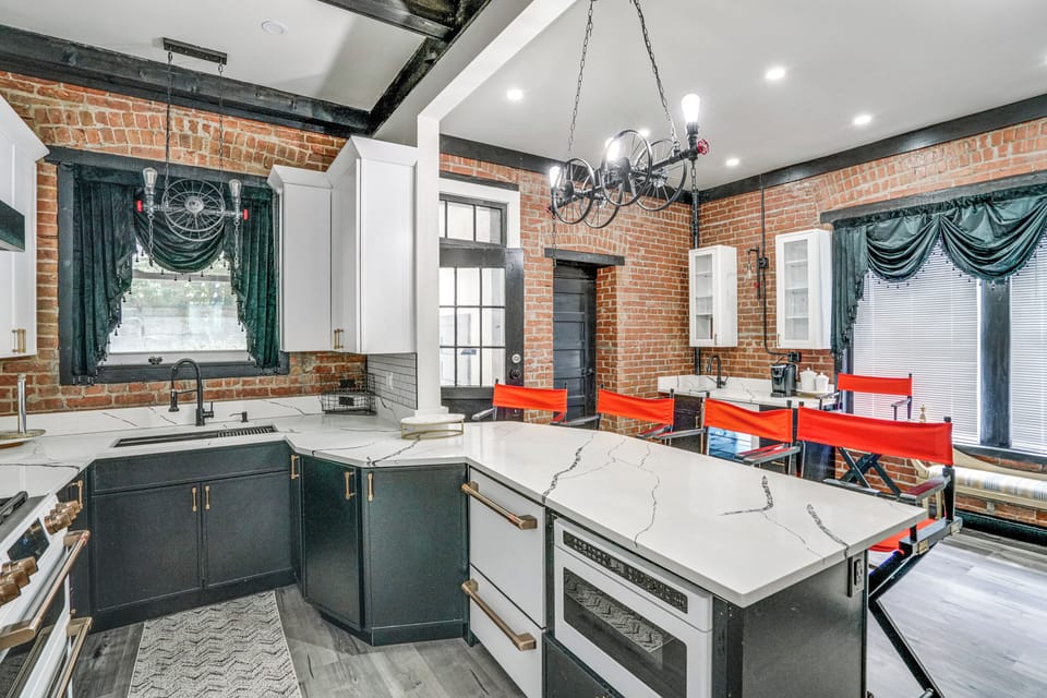 Main 2-Story Apt