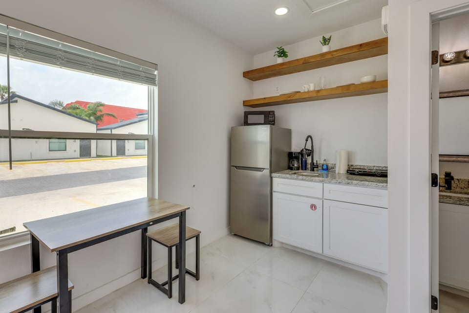 Dining Area | Dishware/Flatware Provided