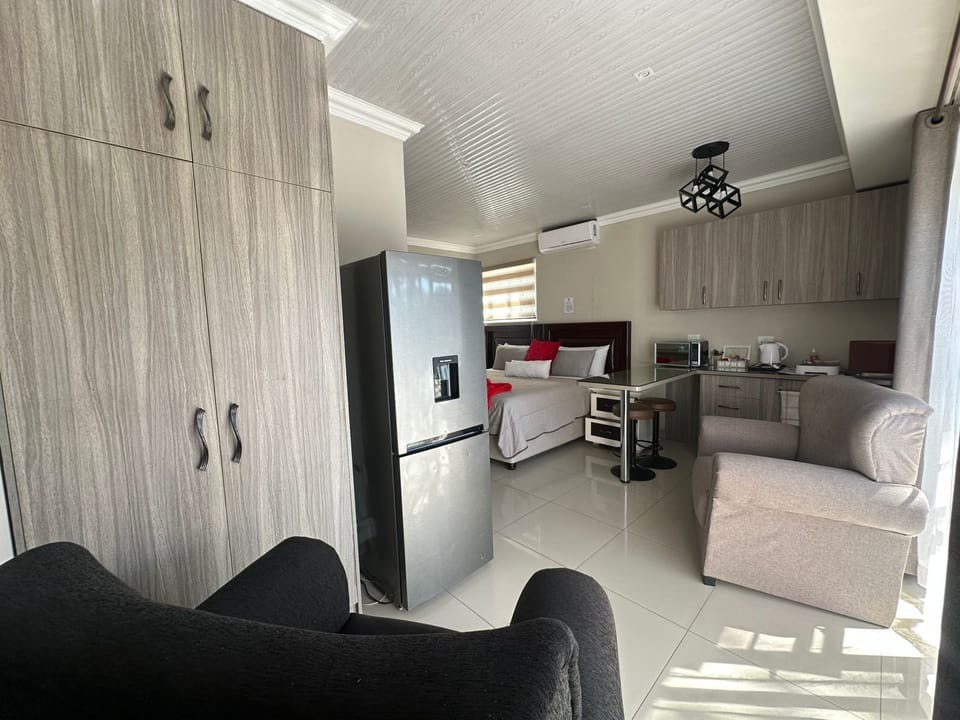 Deluxe Room | Living area