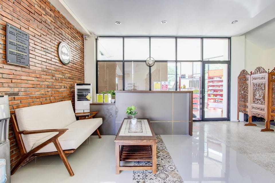 Entrance / Reception