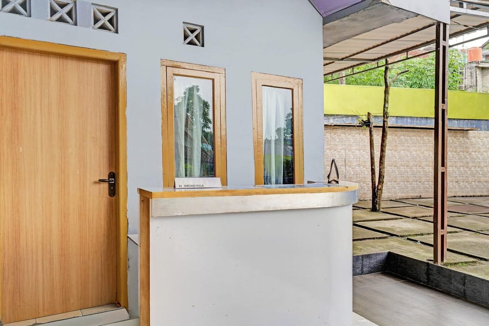 Entrance / Reception