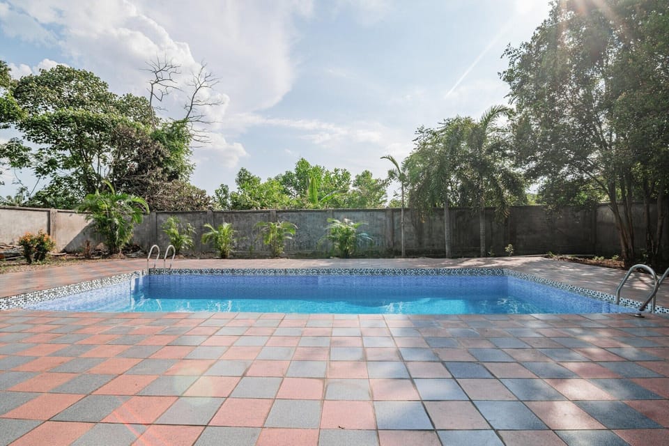 Holiday Home Swimming Pool