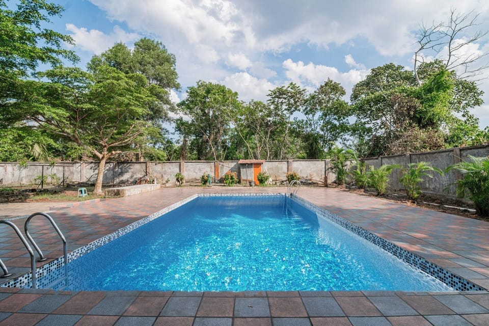 Holiday Home Swimming Pool