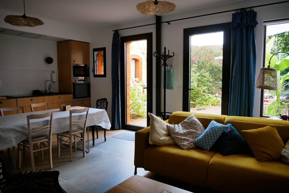 A light-filled living space opening onto the garden
