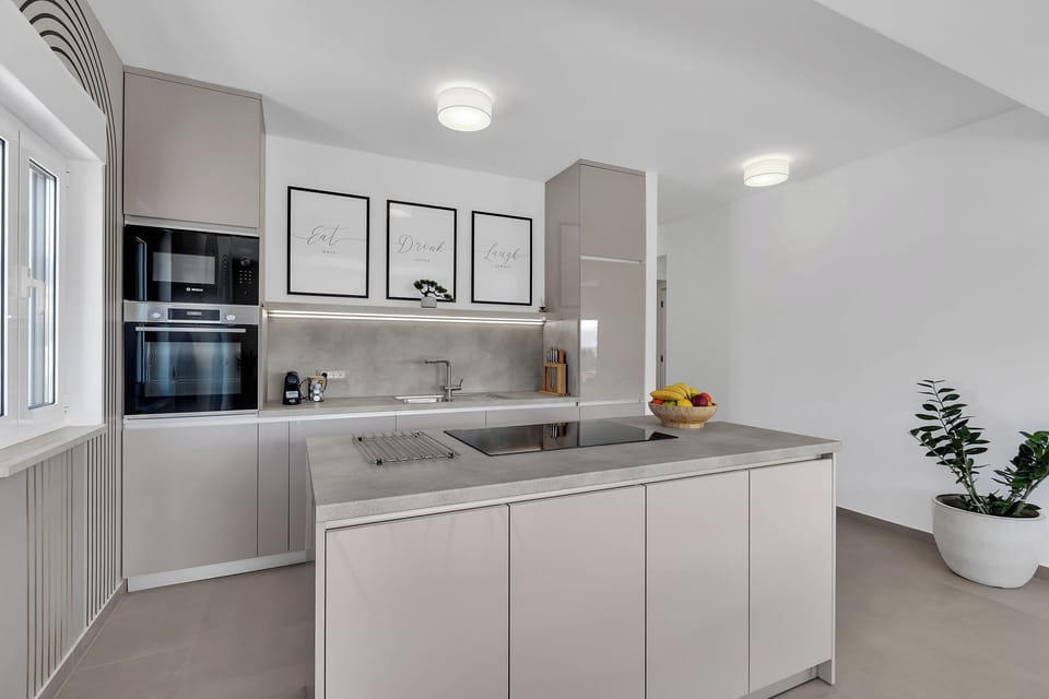 Apartment (A1) | Private kitchen | Fridge, microwave, oven, stovetop