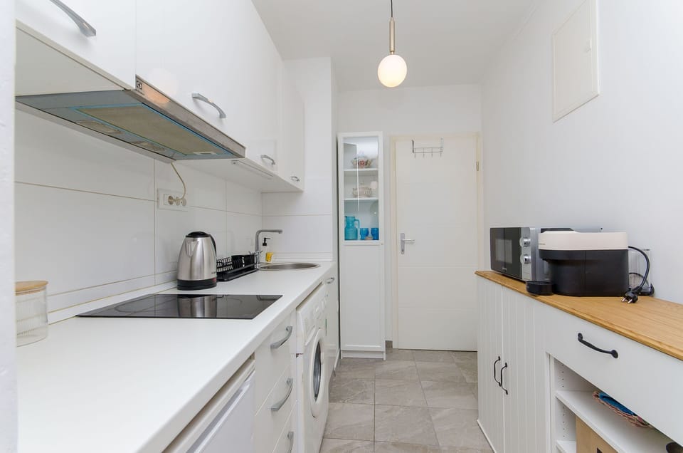 Apartment (A1) | Private kitchen | Fridge, microwave, stovetop, espresso maker