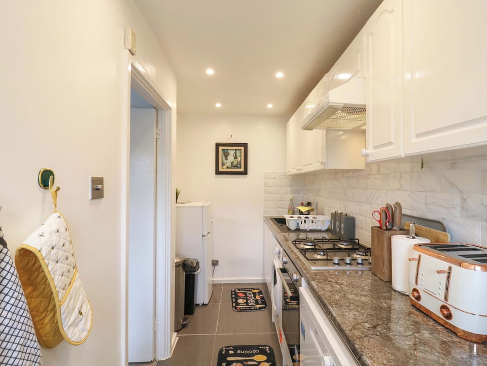 Dishwasher, cookware/dishes/utensils