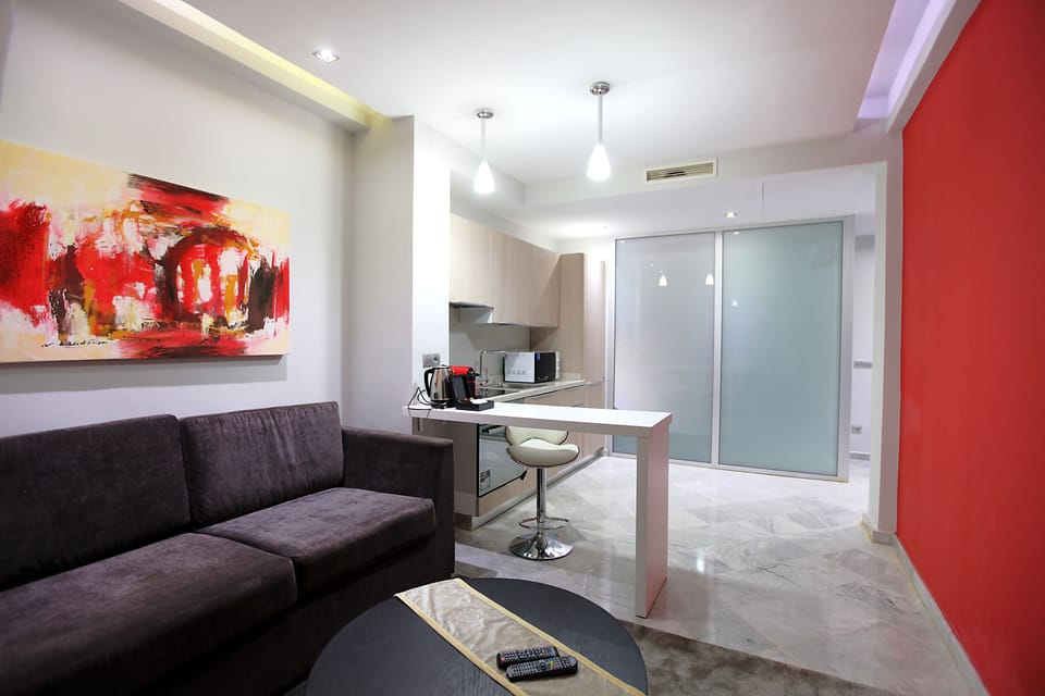 Suite Ambassadeur | Living room | Flat-screen TV