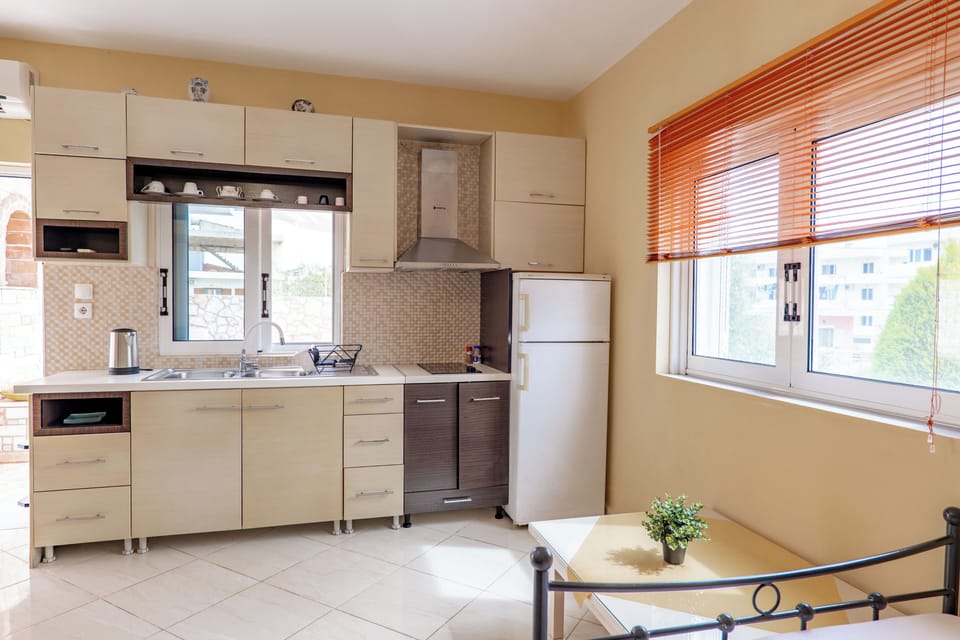 Apartment, Garden View | Private kitchen | Electric kettle