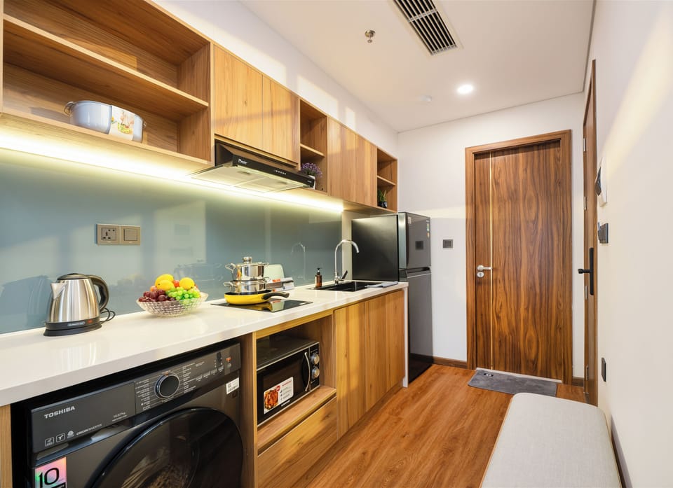 Studio, 1 Queen Bed, Balcony | Private kitchen | Fridge, microwave, stovetop, cookware/dishes/utensils