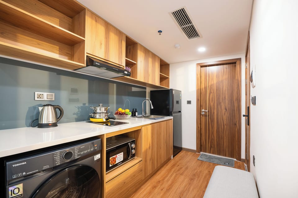 Studio, 1 Queen Bed, Balcony | Private kitchen | Fridge, microwave, stovetop, cookware/dishes/utensils
