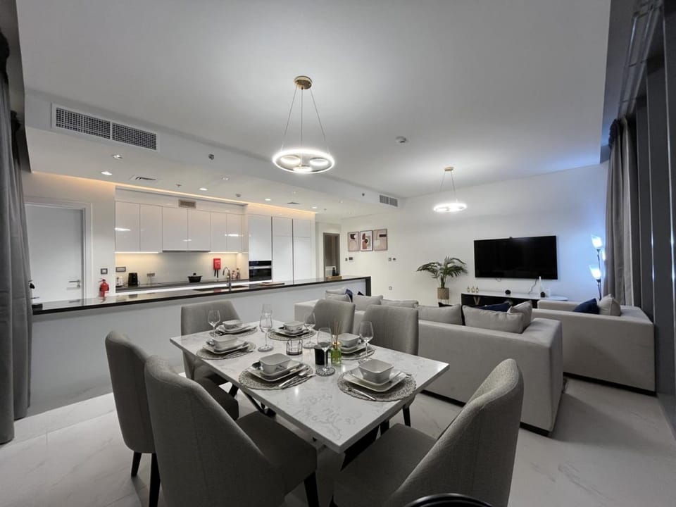 Deluxe Apartment, 3 Bedrooms, Non Smoking | Dining room