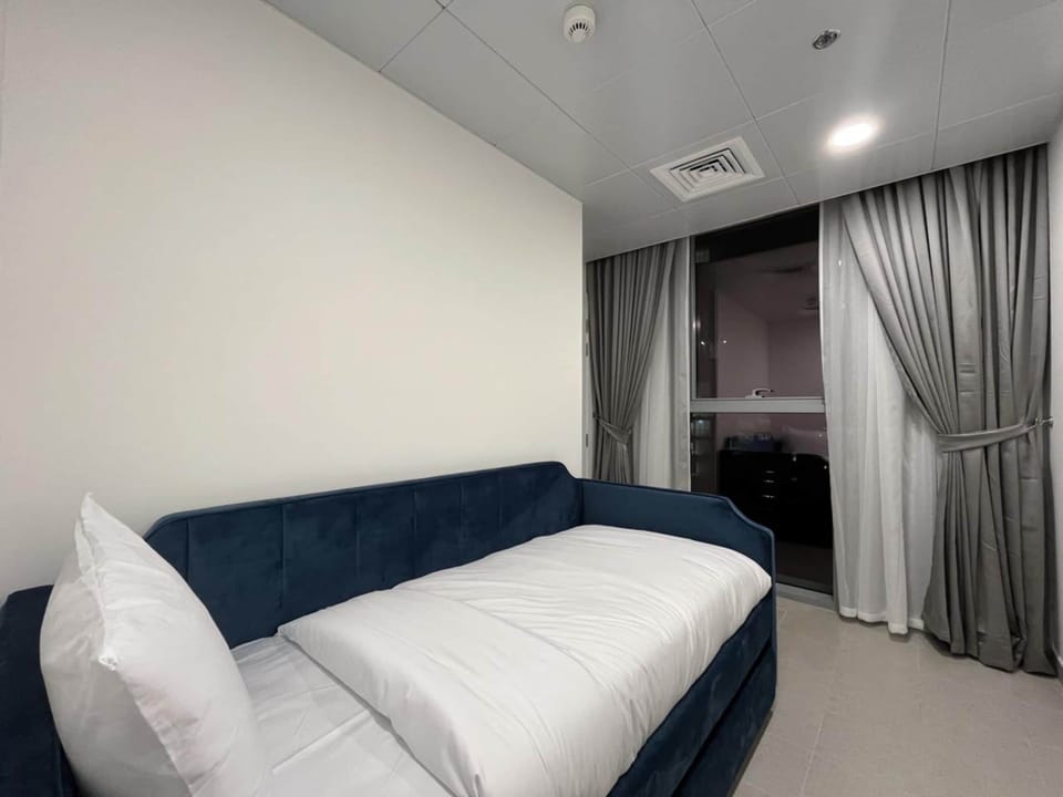 Deluxe Apartment, 3 Bedrooms, Non Smoking | In-room safe, blackout drapes, iron/ironing board, free WiFi