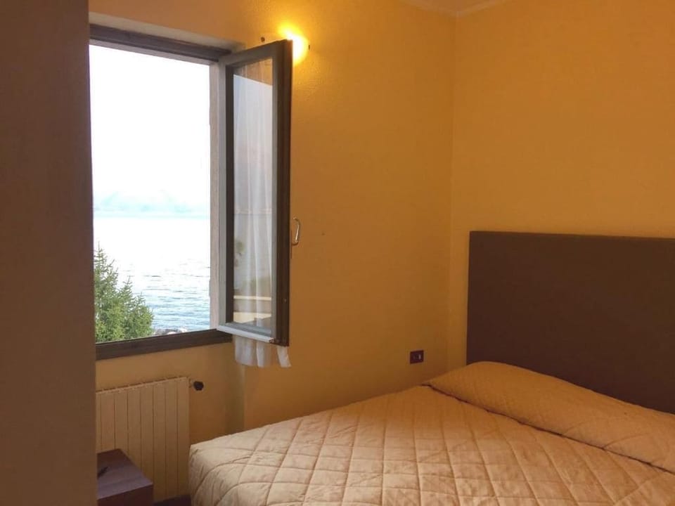 Economy Double Room, Lake View | WiFi (free)