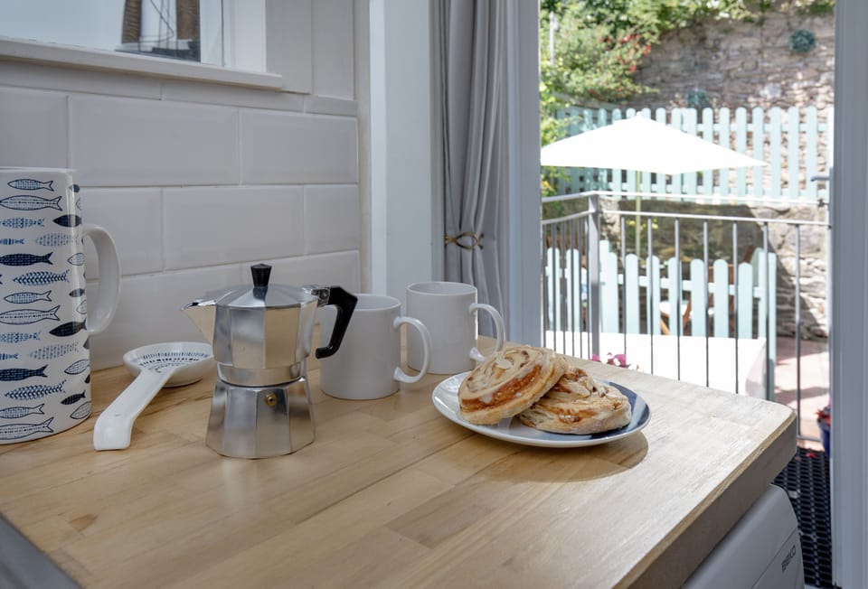 Limpet Cottage, Brixham: The kitchen opening onto the rear sunny terrace