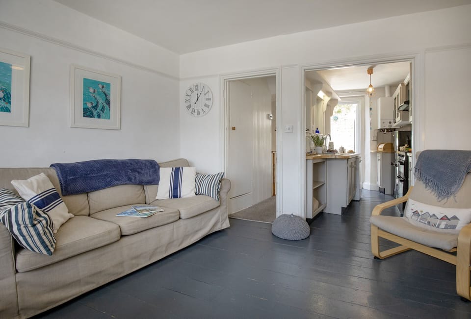 Limpet Cottage, Brixham: A charming period cottage with large bay windows and original features