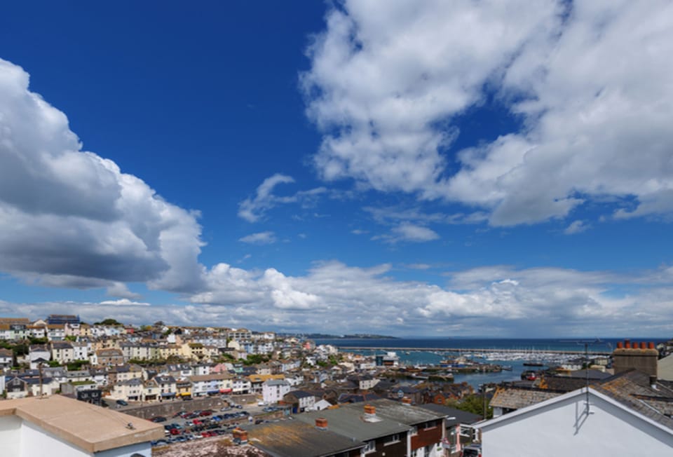 Upper Anzac, Brixham: Far-reaching sea and harbour views from the roof terrace