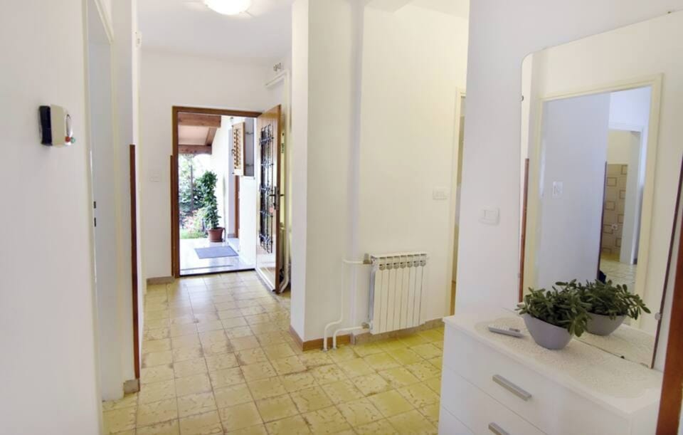 Apartment, 1 Bedroom, Balcony, Garden View | Interior