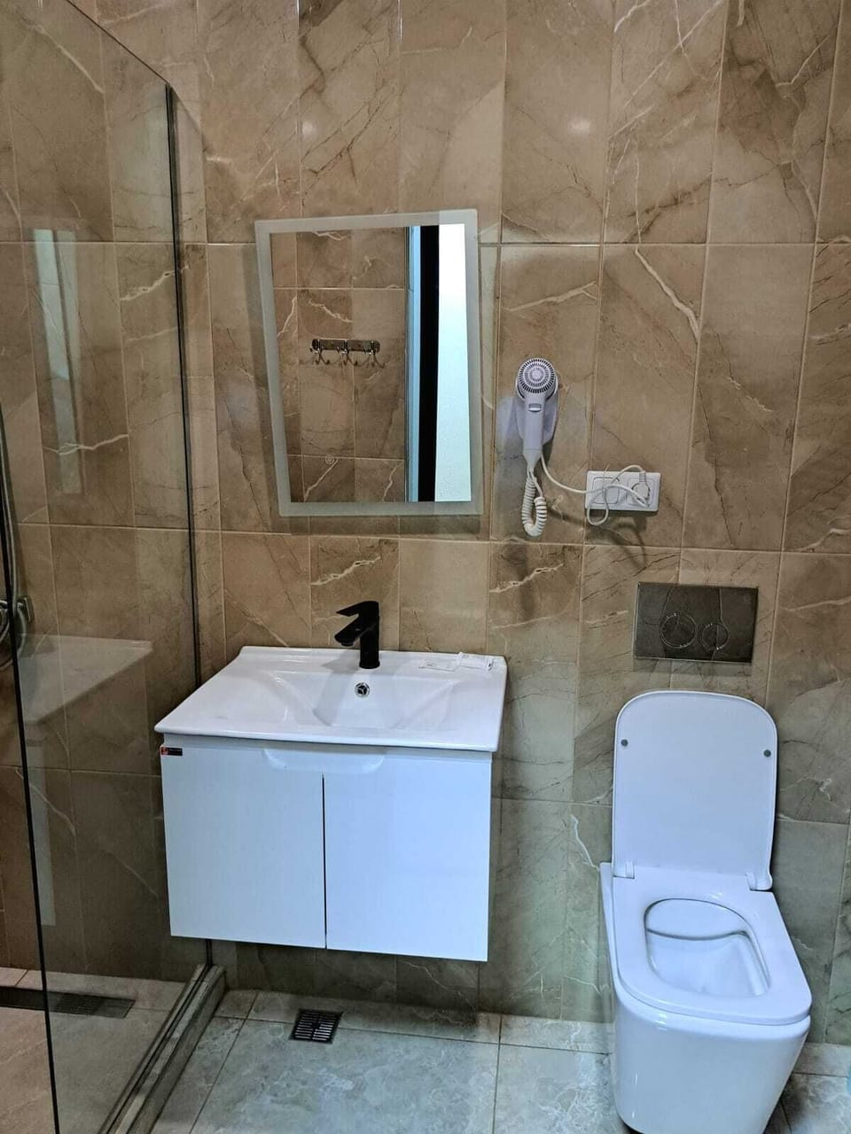 Double Room | Bathroom | Shower, free toiletries, soap, shampoo