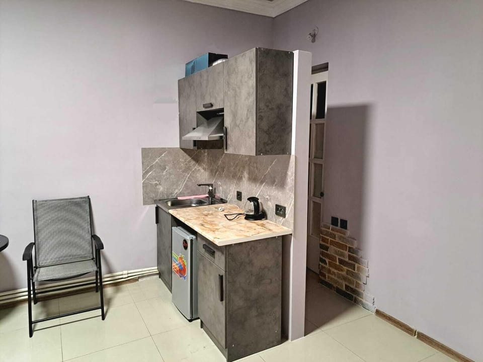 Double Room | Private kitchen | Fridge, oven, cookware/dishes/utensils