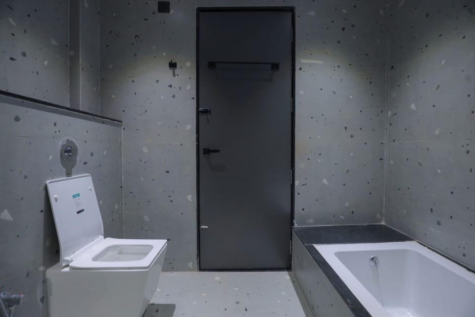 Luxury Room | Bathroom | Shower, free toiletries, towels, soap