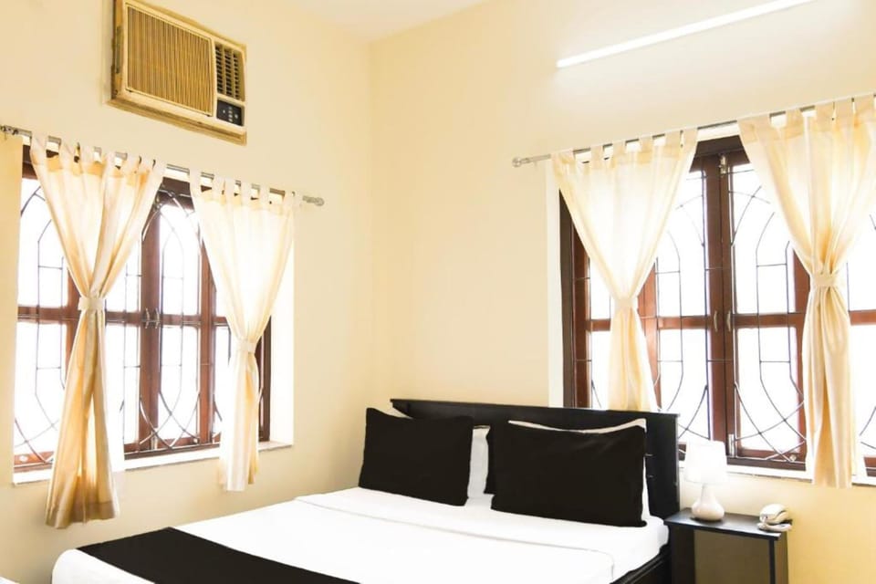 Deluxe Double Room, City View | Desk, soundproofing, free WiFi