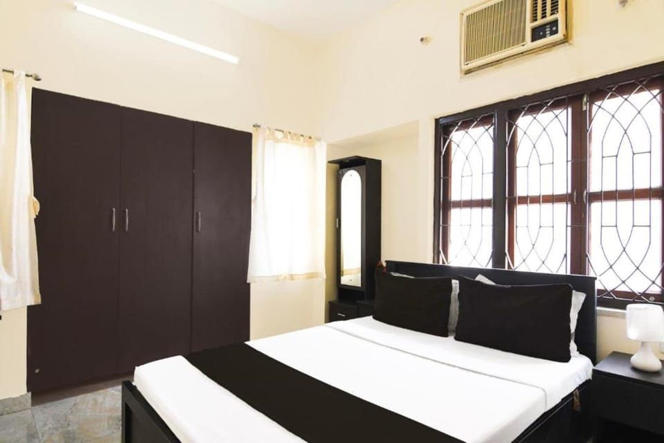 Deluxe Double Room, City View | Desk, soundproofing, free WiFi