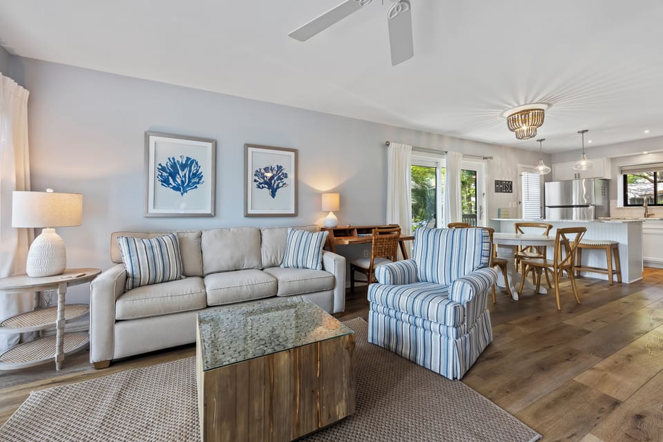 5 Hickory Cove | Bright living room w/ lagoon views - 5 Hickory Cove | Bright living room w/ lagoon views