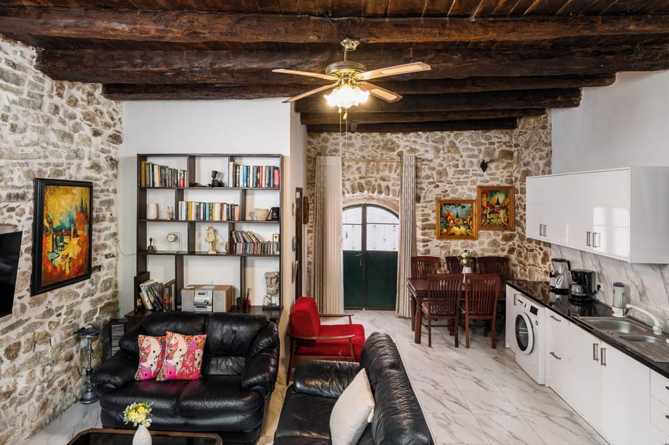 Duplex, 3 Bedrooms | Living area