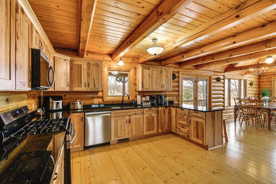 House (4 Bedrooms) | Interior