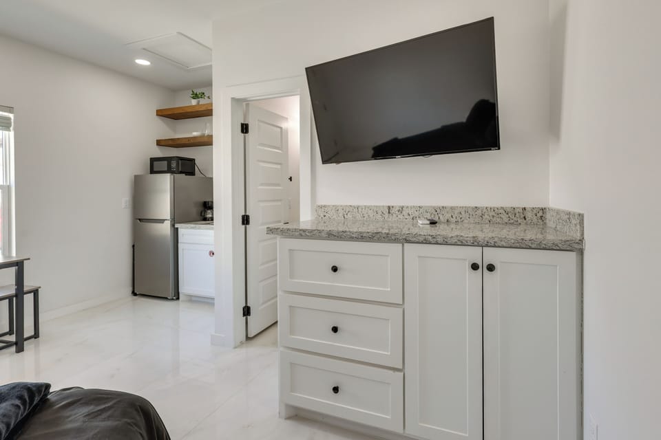Apartment (0 Bedroom) | Interior