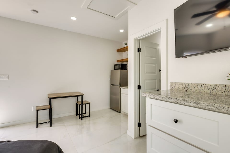 Apartment (0 Bedroom) | Interior