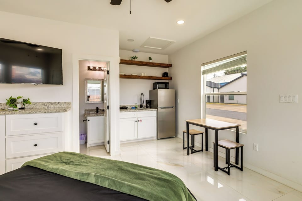 Apartment (0 Bedroom) | Interior