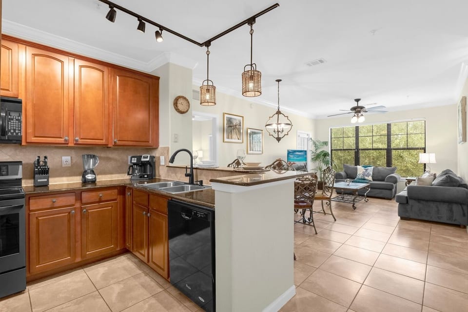Condo, 3 Bedrooms | Private kitchen | Coffee/tea maker, fridge, oven, toaster