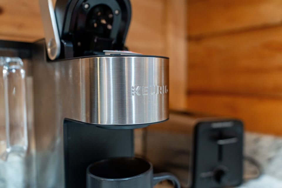 Cabin, 4 Bedrooms | Coffee and/or coffee maker