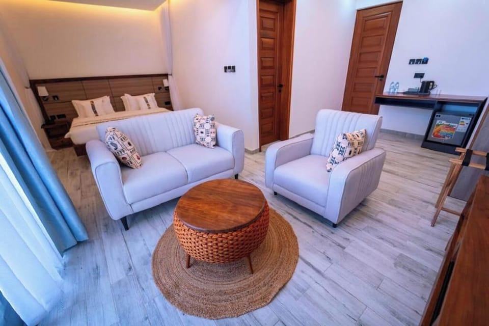 In-room safe, soundproofing, iron/ironing board, free WiFi