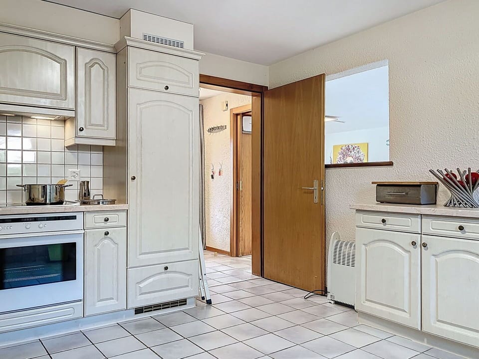 Flooring, Wood, Cabinetry, Interior Design, Floor, Door, Cupboard, Countertop, Room, Lighting