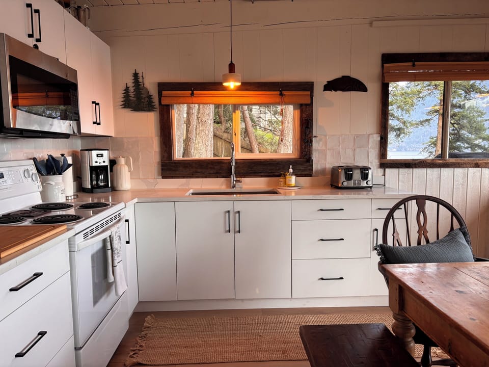 Fully equipped for larger groups, including oven and fridge/ freezer and on the deck a BBQ. 