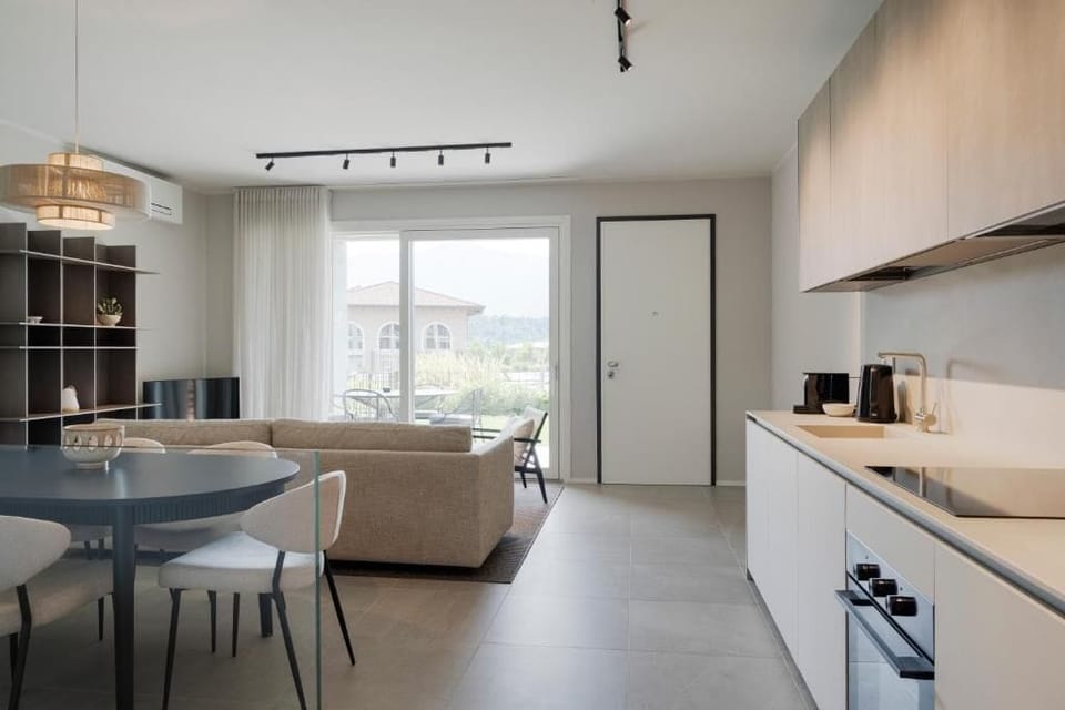 Deluxe Apartment, Lake View | Interior