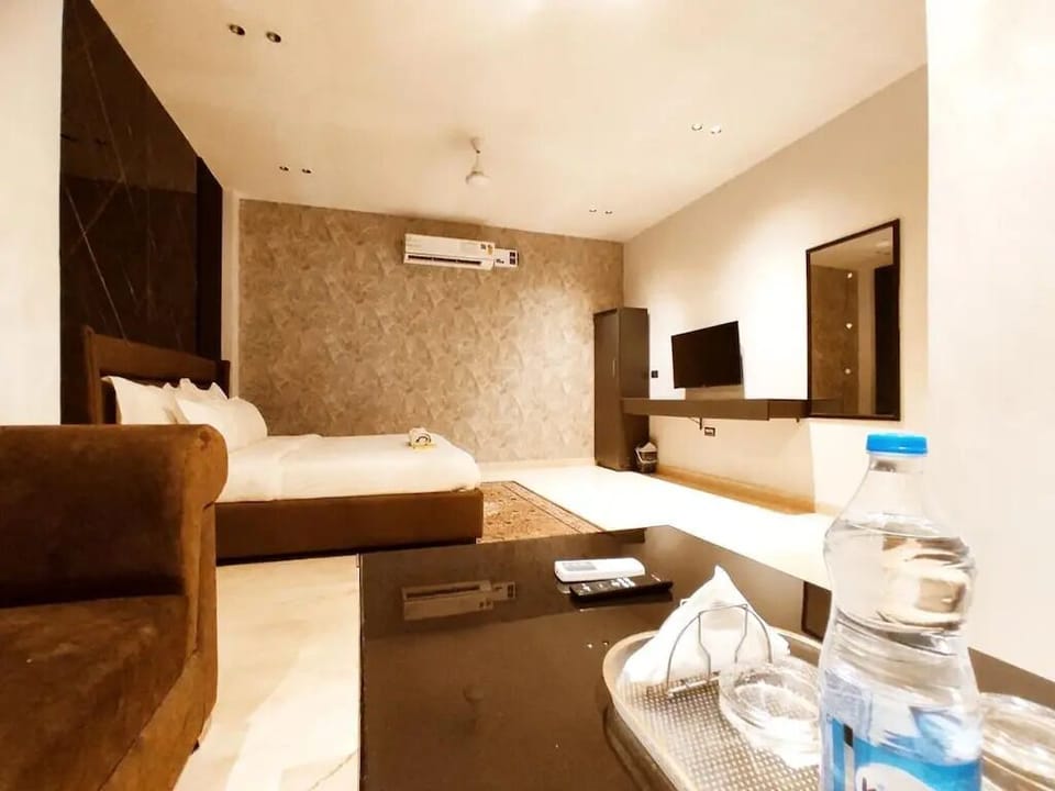 Deluxe Double Room | Desk, laptop workspace, free WiFi