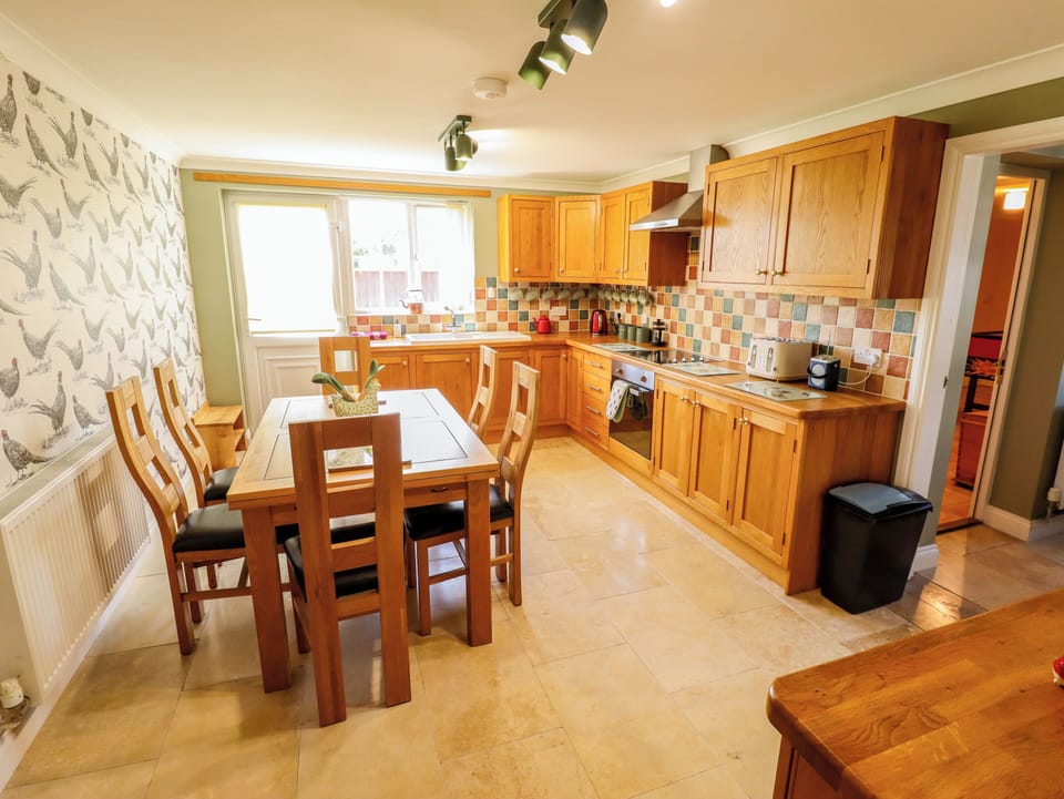 Cottage | Dining