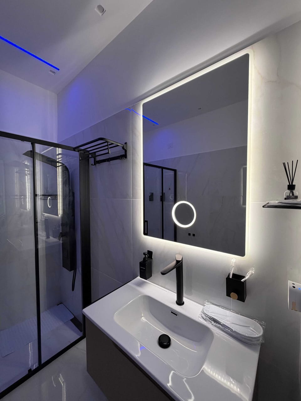 Luxury Double or Twin Room, Private Bathroom | Bathroom | Hair dryer, slippers, towels, soap