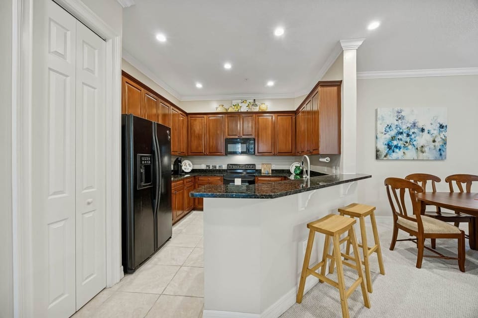 95069 San Remo Dr - Breakfast Bar