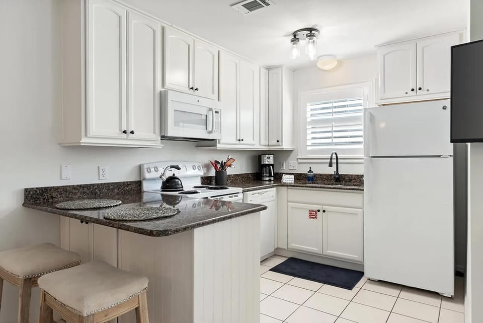 Condo, Multiple Beds (Beachside Villas 912- 30A Sun & Fun) | Private kitchen