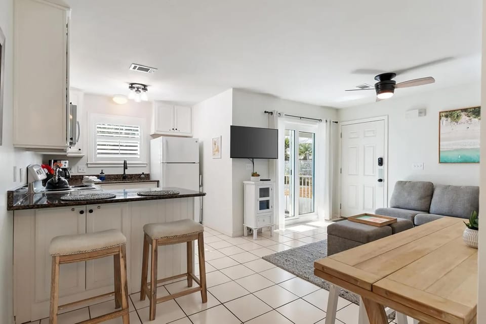 Condo, Multiple Beds (Beachside Villas 912- 30A Sun & Fun) | Private kitchen