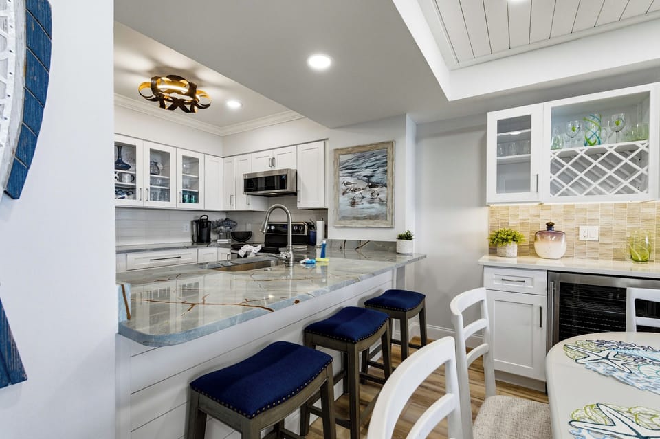 South Wind 1206 - Dining Area
