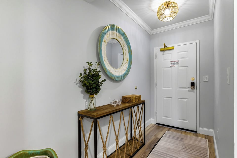 South Wind 1206 - Entry